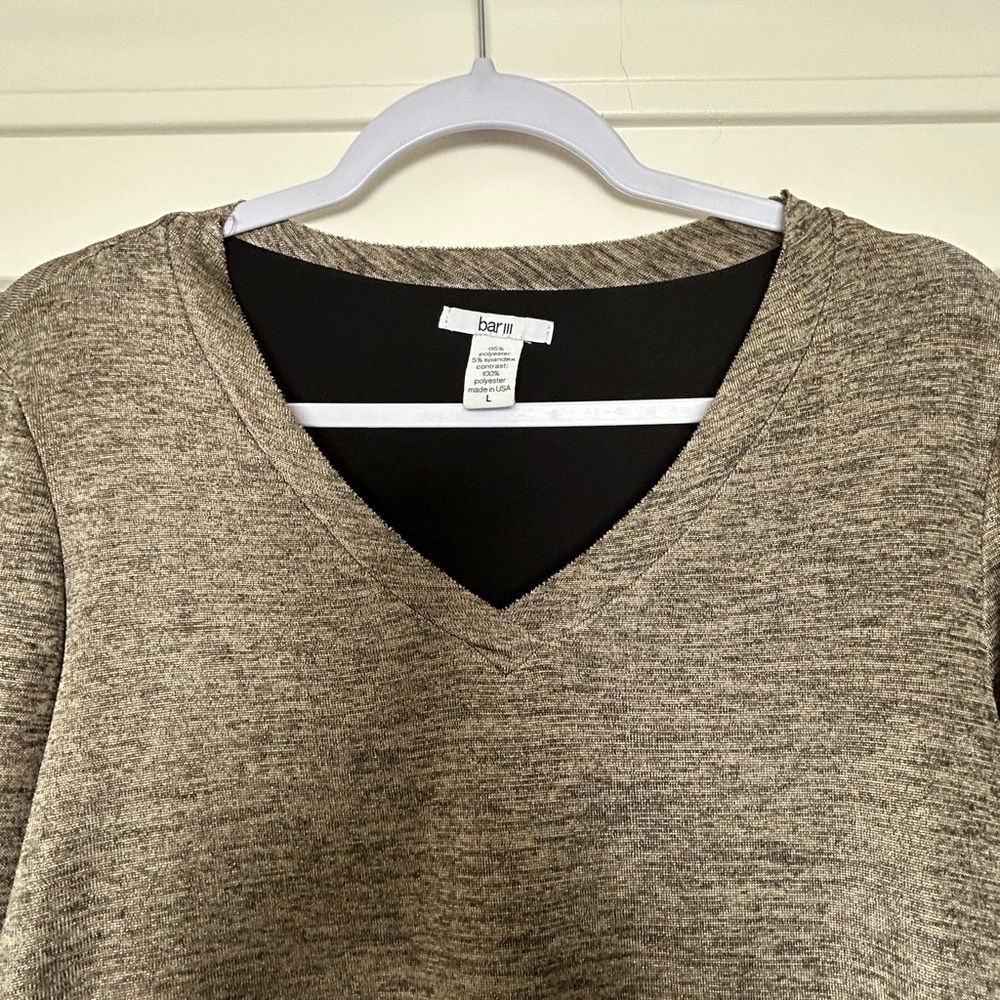 Bar III V-Neck Asymmetrical Hem Top Size L - Picture 4 of 7